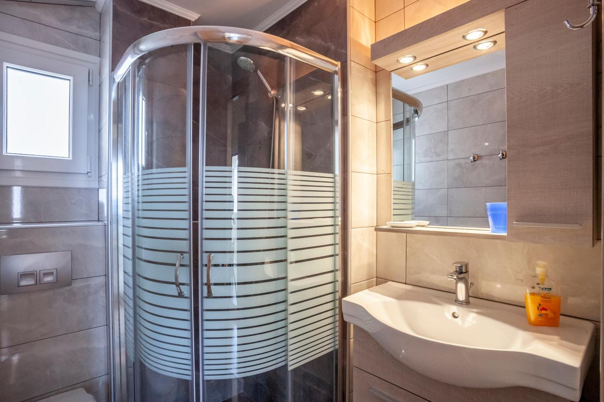 פפקוהורי Aleksia Seaside Deluxe Apartment מראה חיצוני תמונה