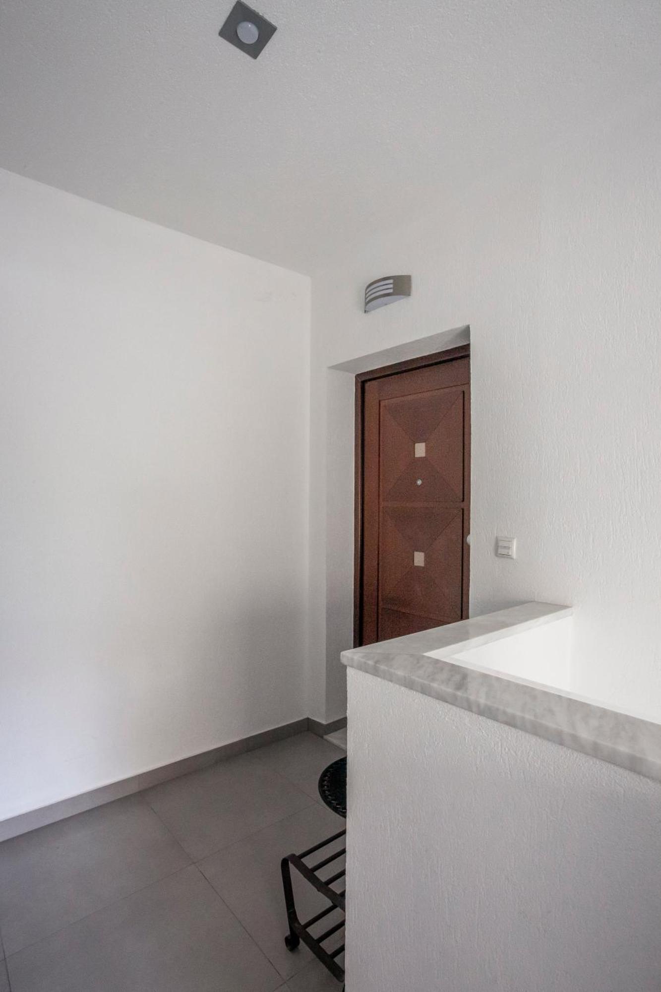 פפקוהורי Aleksia Seaside Deluxe Apartment מראה חיצוני תמונה