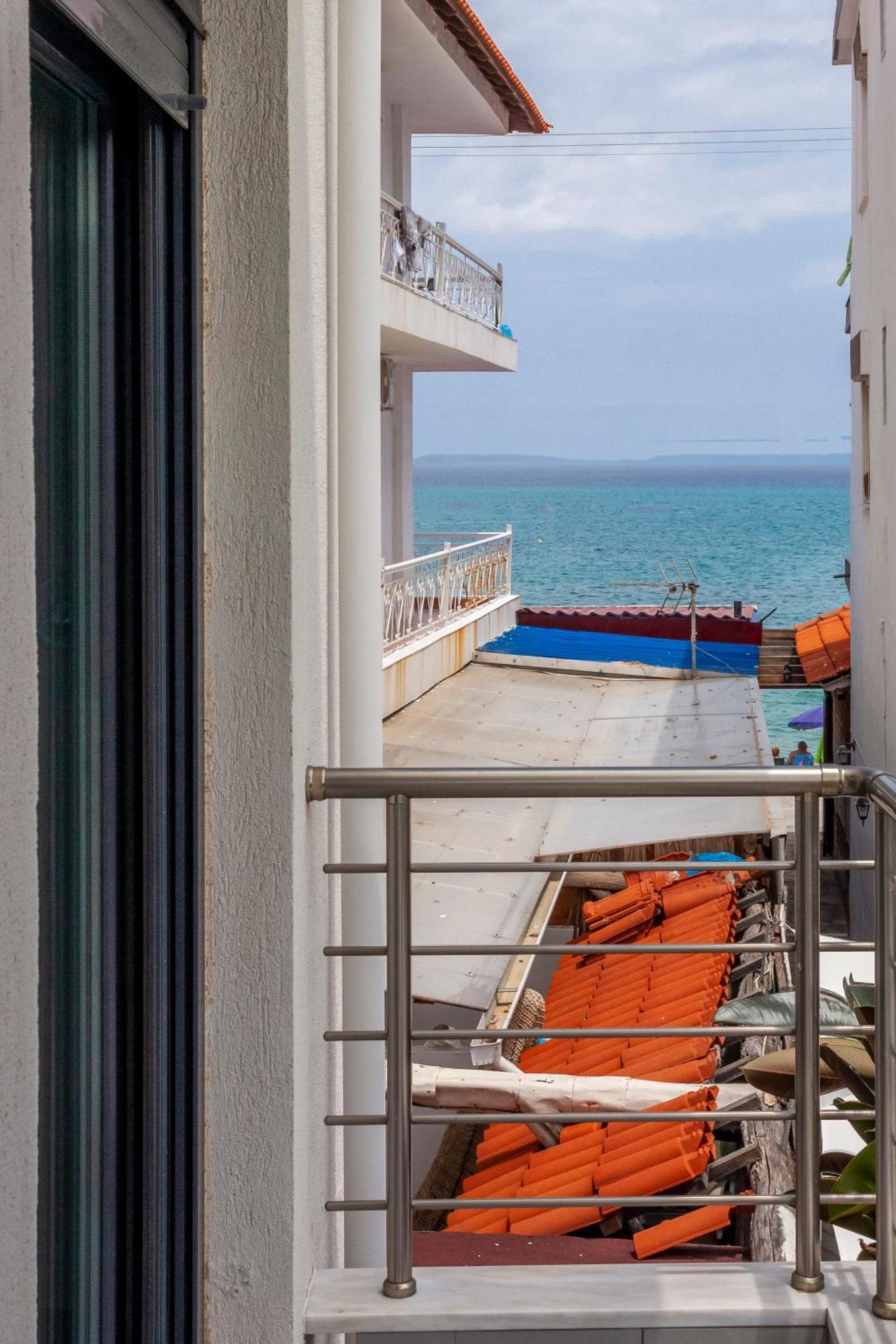 פפקוהורי Aleksia Seaside Deluxe Apartment מראה חיצוני תמונה