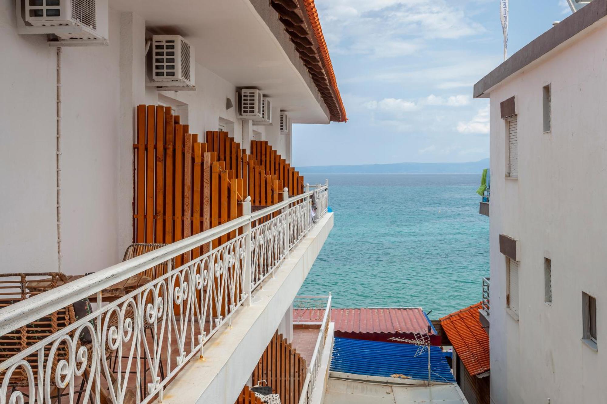 פפקוהורי Aleksia Seaside Deluxe Apartment מראה חיצוני תמונה